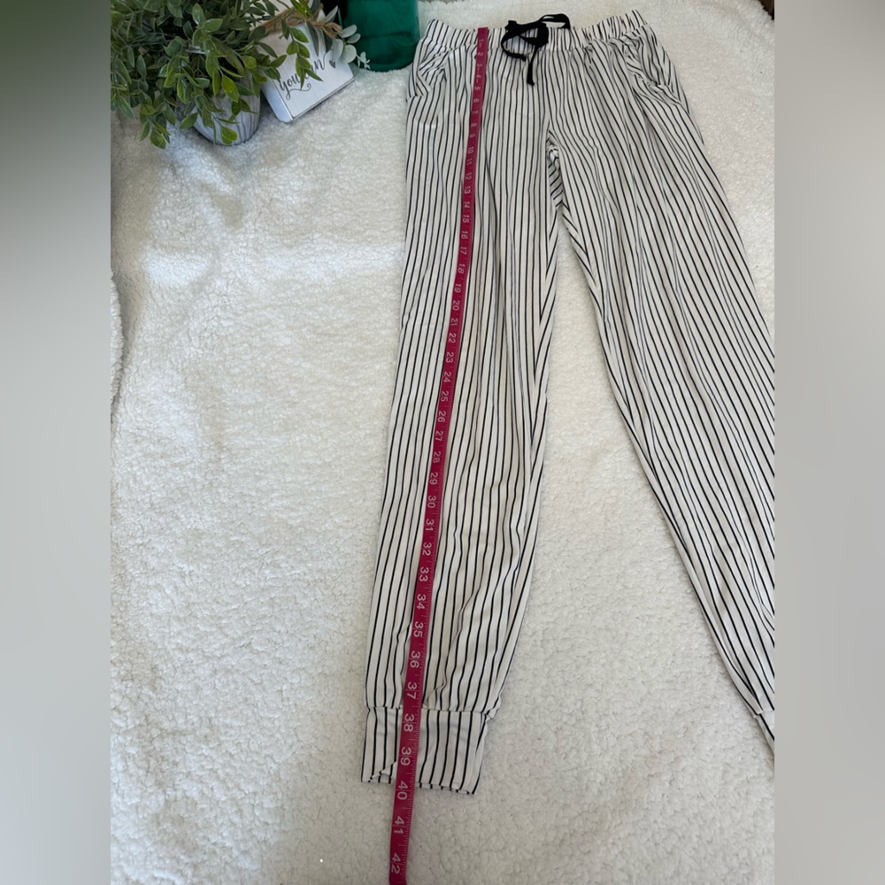Striped lounge jogger style pants Size small - Picture 4 of 8